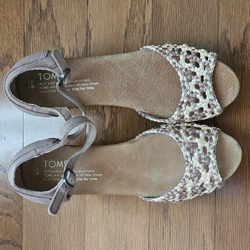 🎉HP🎉 Toms Platform Wedges - Picture 2 of 7